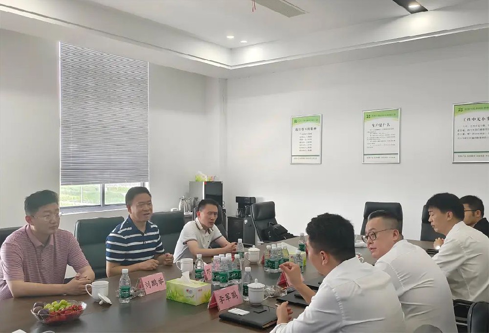 中鋁鋁箔黨委書記、執行董事鄧占樹帶隊來訪